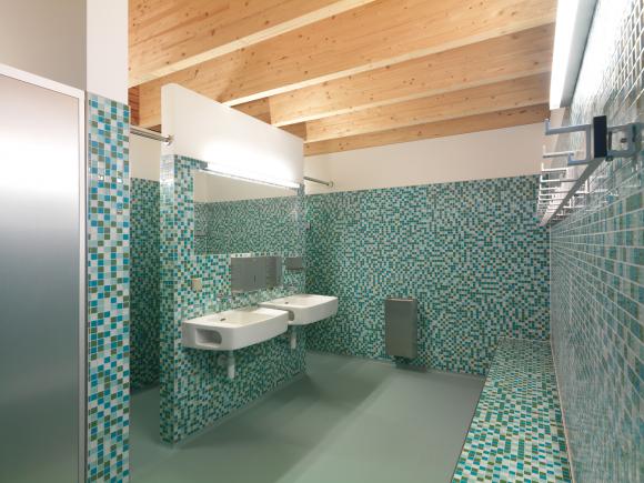 Duschen und Garderoben | Foto: Jürg Zürcher, St.Gallen